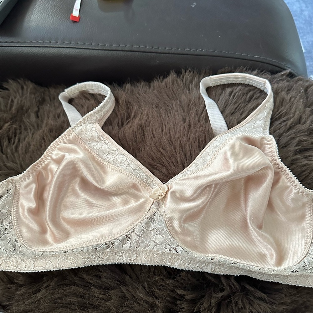 Glamorise Cream Lace  Bra